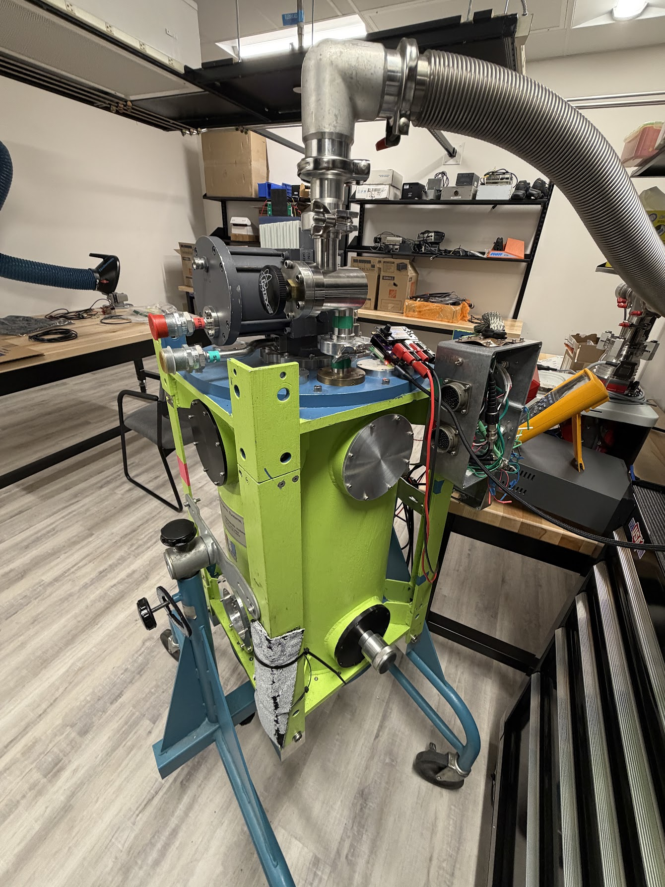 A photo of our Cryocooler, Mountain Dewar
